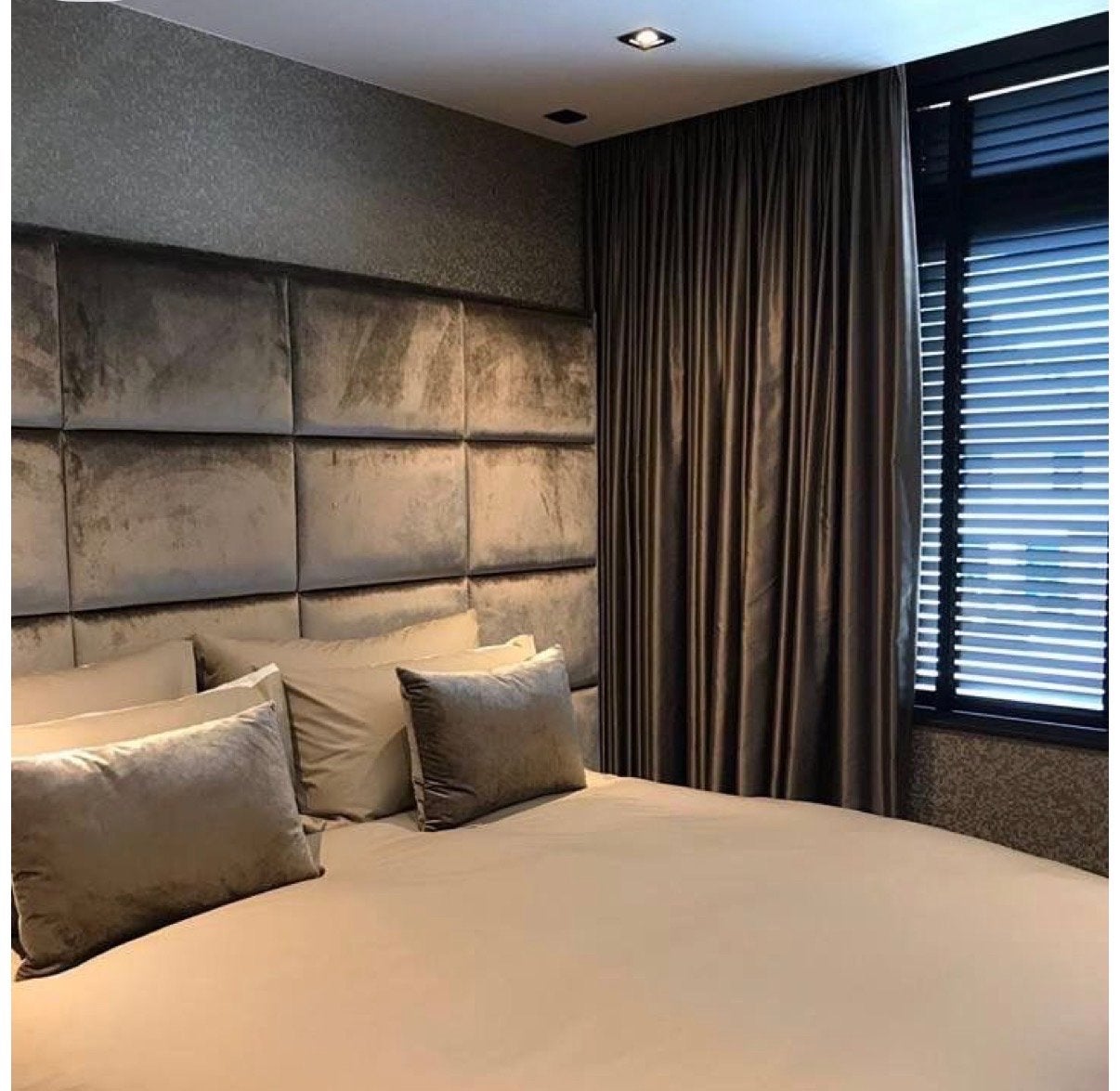 Splinternieuwe verduisterende gordijnen 2x155x263 cm, Huis en Inrichting, Stoffering | Gordijnen en Lamellen, Bruin, Verduisterend
