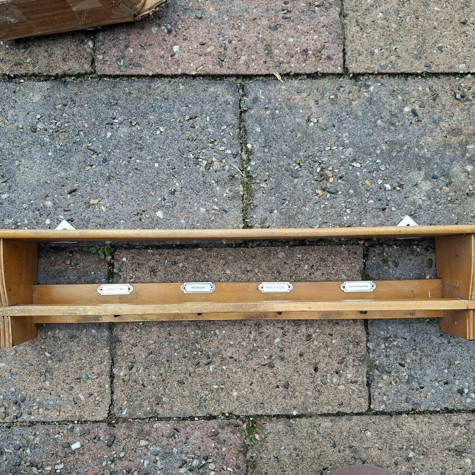Vintage houten wandrekje met labelhouders, Huis en Inrichting, Woonaccessoires | Wandplanken en Boekenplanken, Ophalen