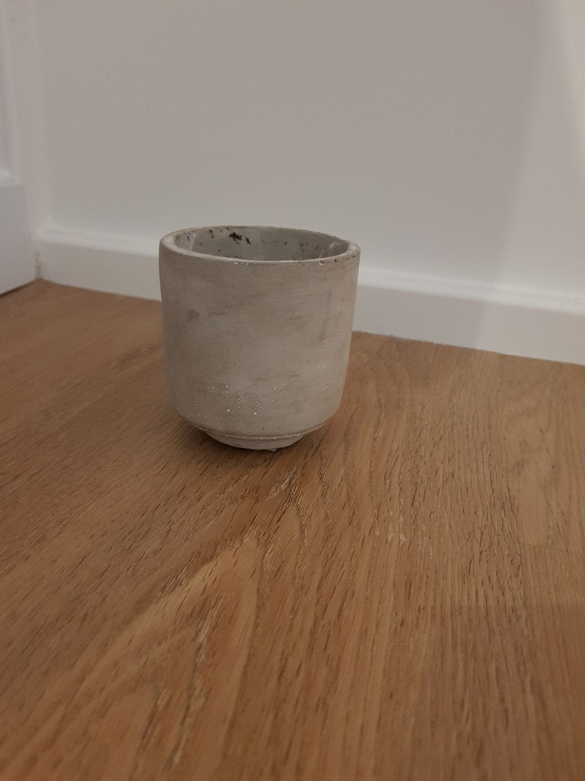 Klein lichtgrijs bloempotje, Steen, Rond, Binnen, Ophalen of Verzenden