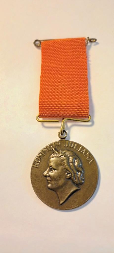 Koningin Juliana Medaille met Oranje Lint, Postzegels en Munten, Penningen en Medailles, Ophalen of Verzenden, Brons, Nederland