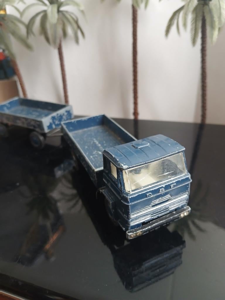 DAF met aanhanger.  Lion car, Hobby en Vrije tijd, Modelauto's | 1:50, Ophalen of Verzenden, Gebruikt, Bus of Vrachtwagen, Lion Toys
