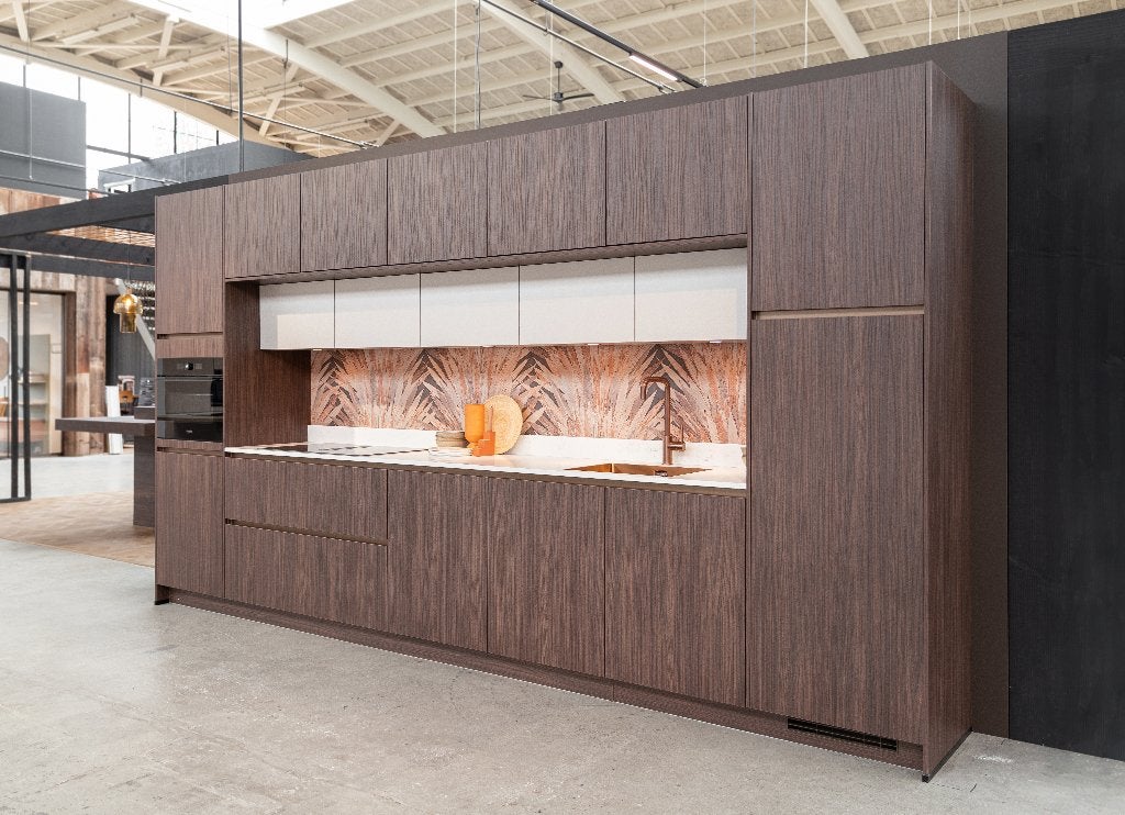 Complete showroomkeuken | Noten | Marmer Composiet werkblad, Ophalen, Overige kleuren, Overige typen, Contact@jkokeukens.nl