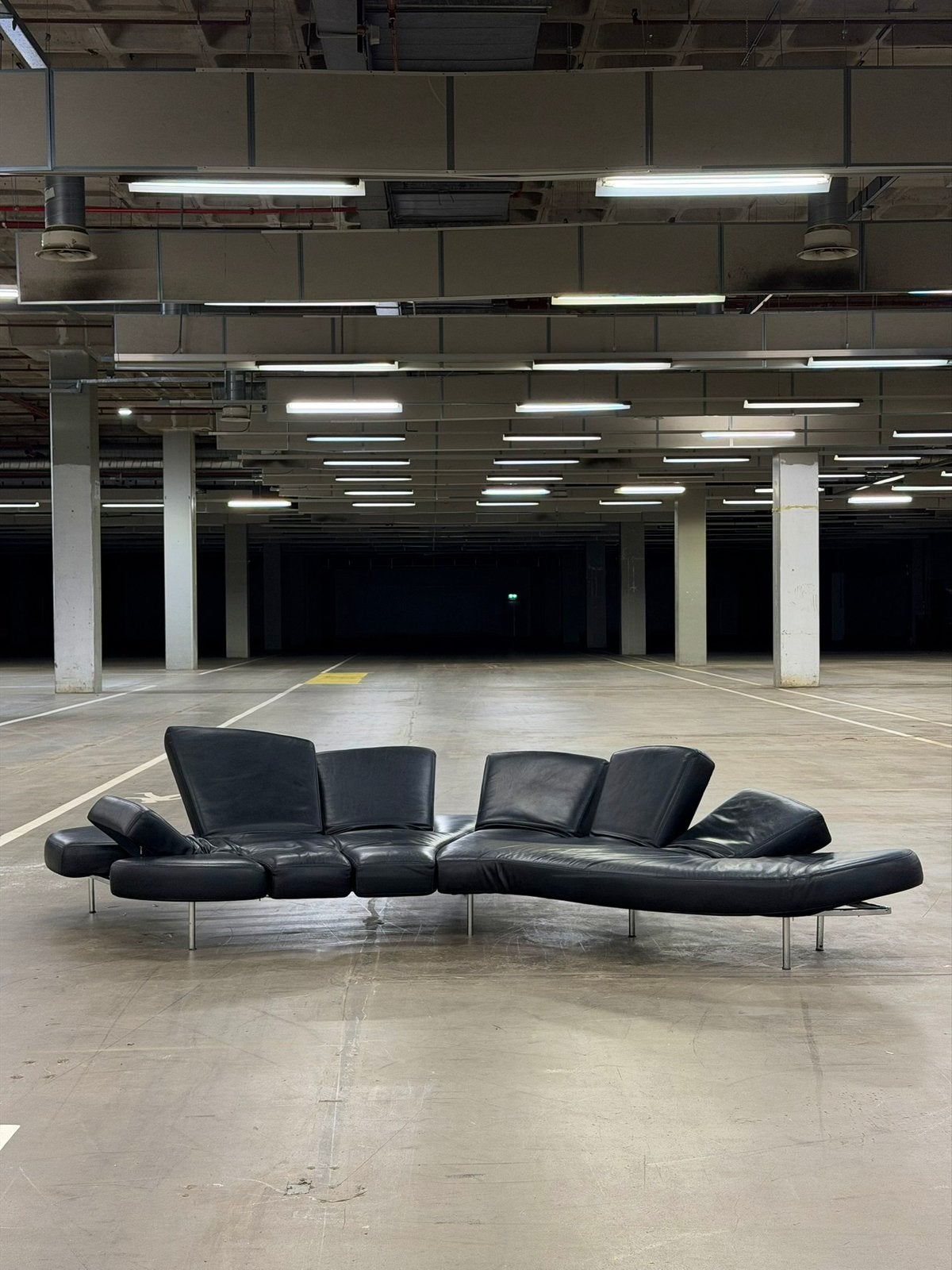 Edra Flap Sofa | Zwart Leer | NIEUWSTAAT + Garantie, Huis en Inrichting, Banken | Bankstellen, Zo goed als nieuw, Rechte bank