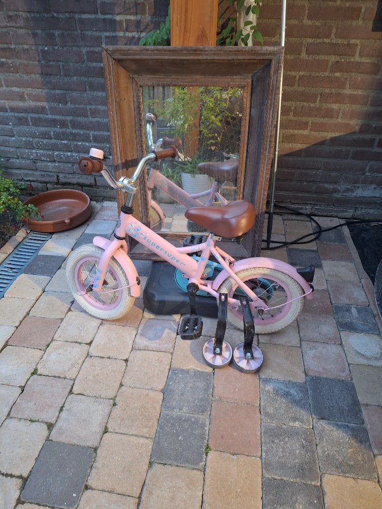 Roze kinderfiets, Fietsen en Brommers, Ophalen, Terugtraprem, Zijwieltjes, Gebruikt