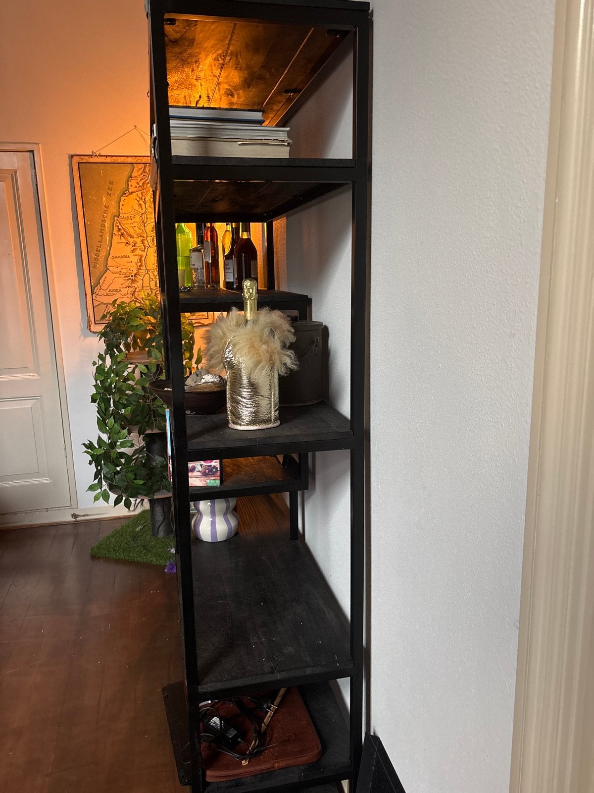 Industriële roomdivider /Open Kast met Zwarte Metalen Frame, Ophalen, Gebruikt