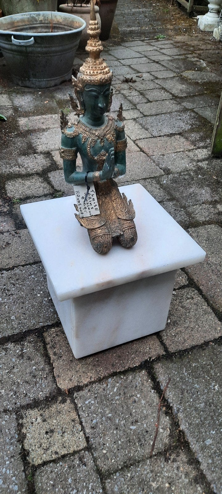 Decoratieve Boeddha op marmeren sokkel, Ophalen, Nieuw, Steen