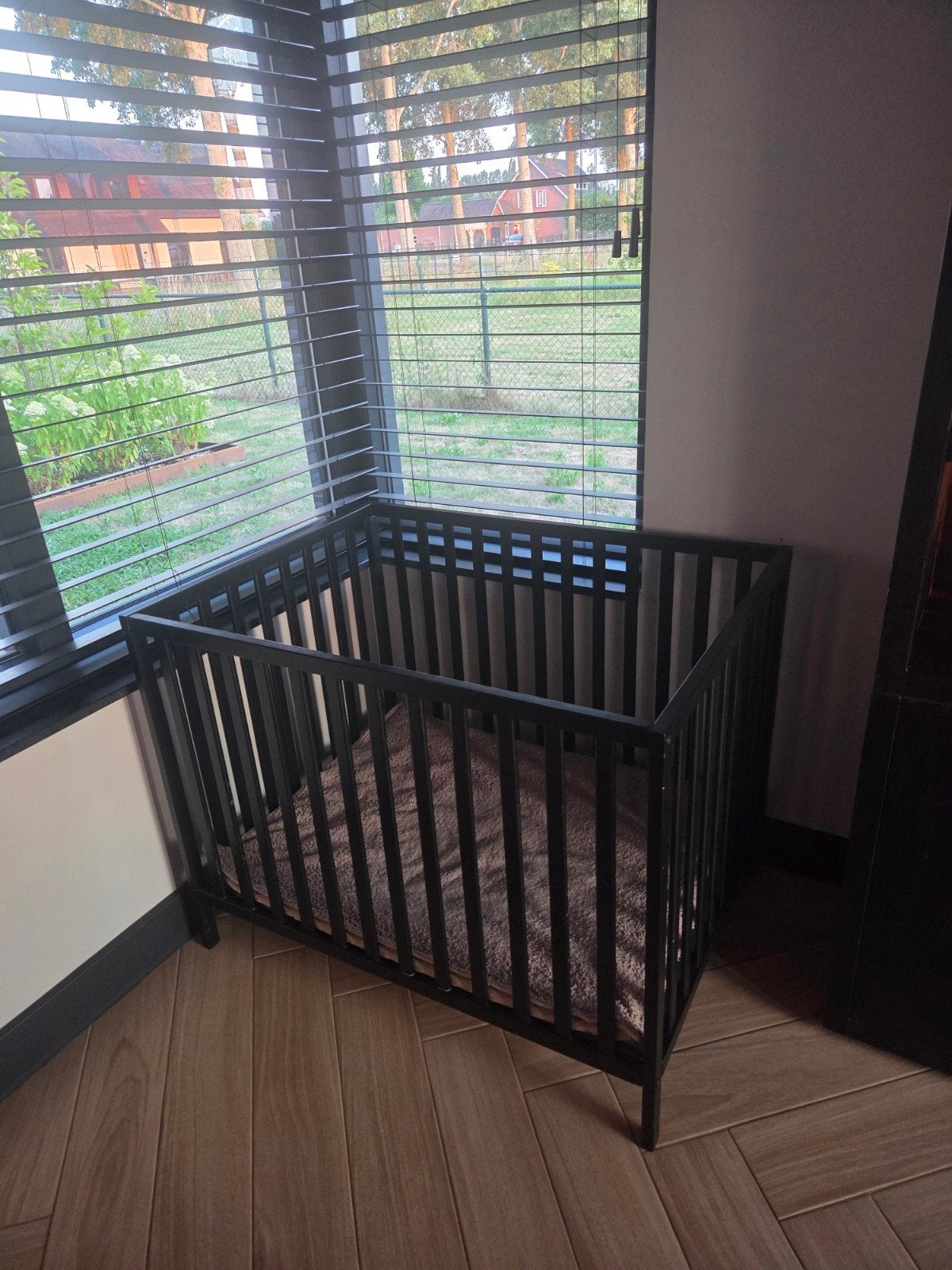 Zwart houten ledikant met ilmaha boxkleed, Ophalen, Gebruikt, Ledikant