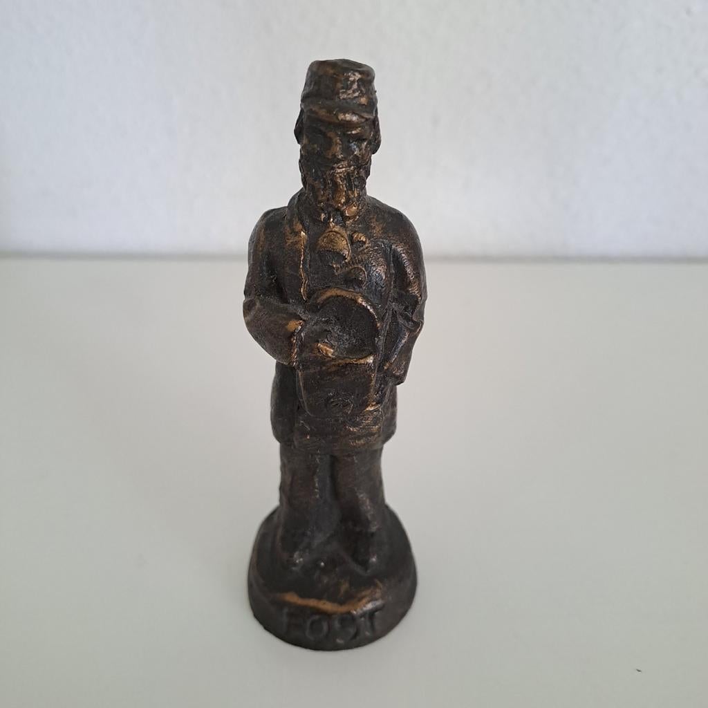 Vintage beeldje 'Post', Verzamelen, Beelden en Beeldjes, Ophalen of Verzenden, Gebruikt, Mens