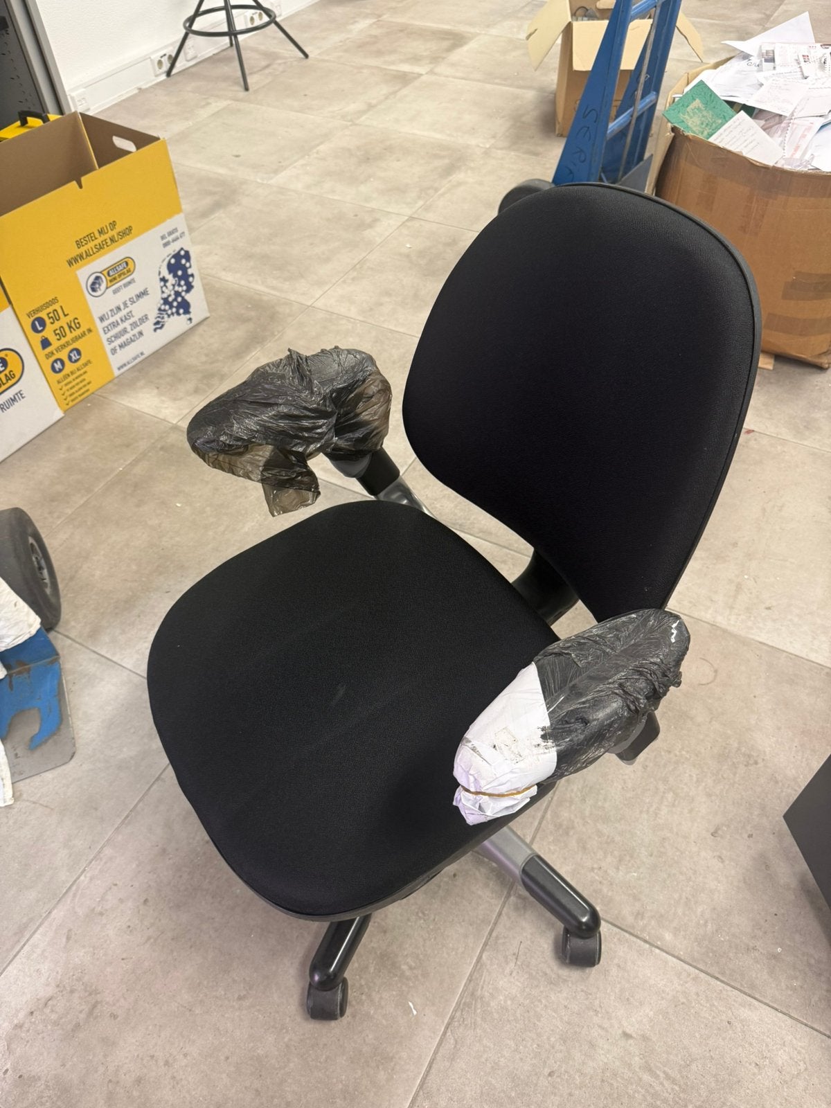 GRATIS OP TE HALEN, Huis en Inrichting, Bureaustoelen, Ophalen, Zo goed als nieuw, Zwart