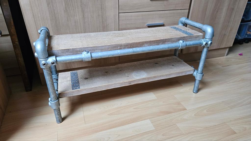 Industrieel schoenenrek / Steigerhout, Ophalen, Zo goed als nieuw