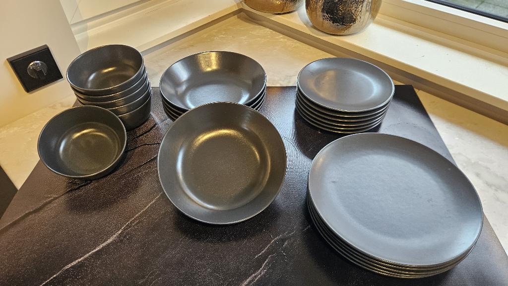 Borden set, Huis en Inrichting, Keuken | Servies, Ophalen, Keramiek, Overige stijlen, Bord(en)