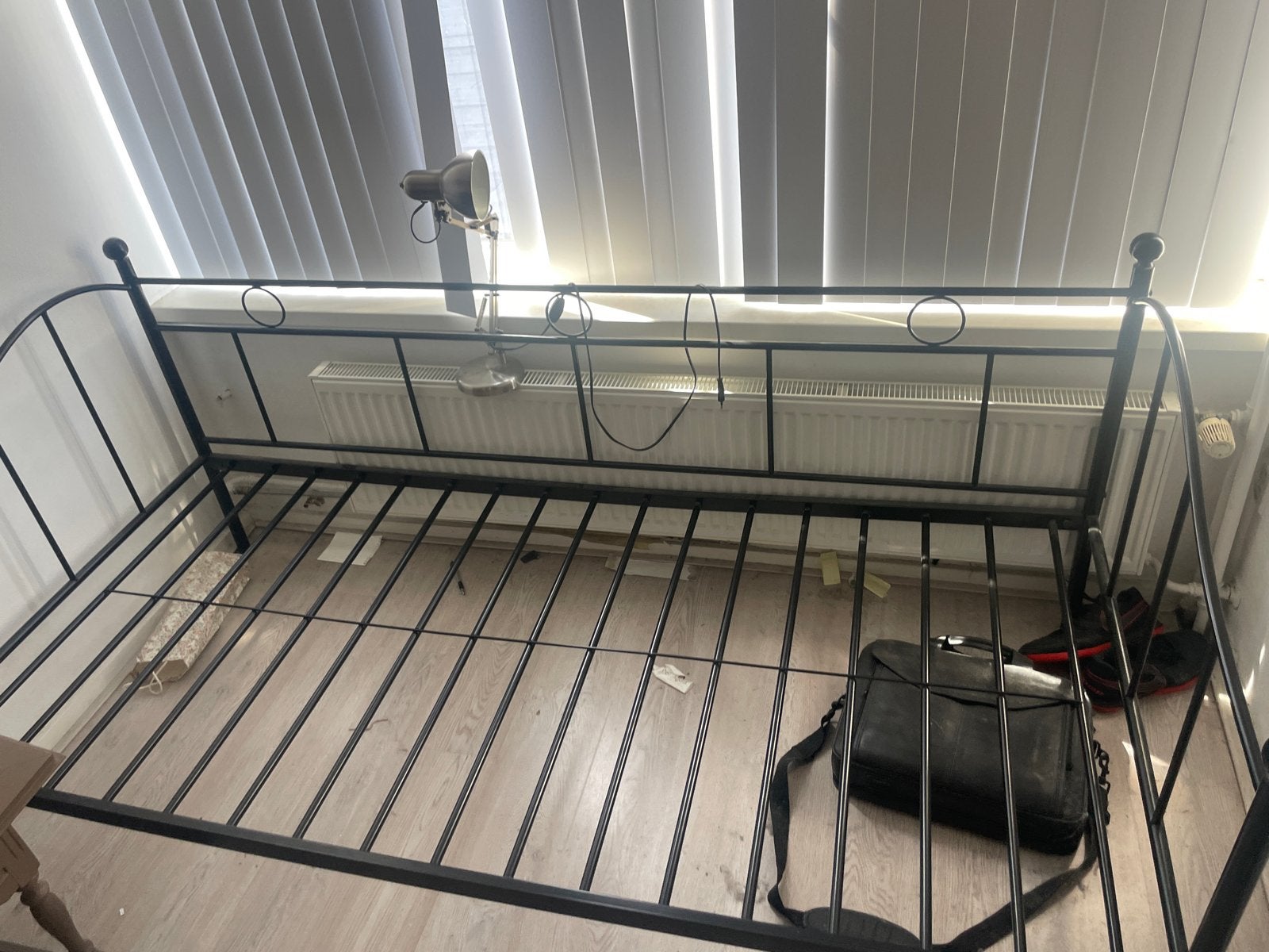 Gratis. Zwart metalen bedframe, eenpersoons, Ophalen, Gebruikt, 90 cm, Eenpersoons