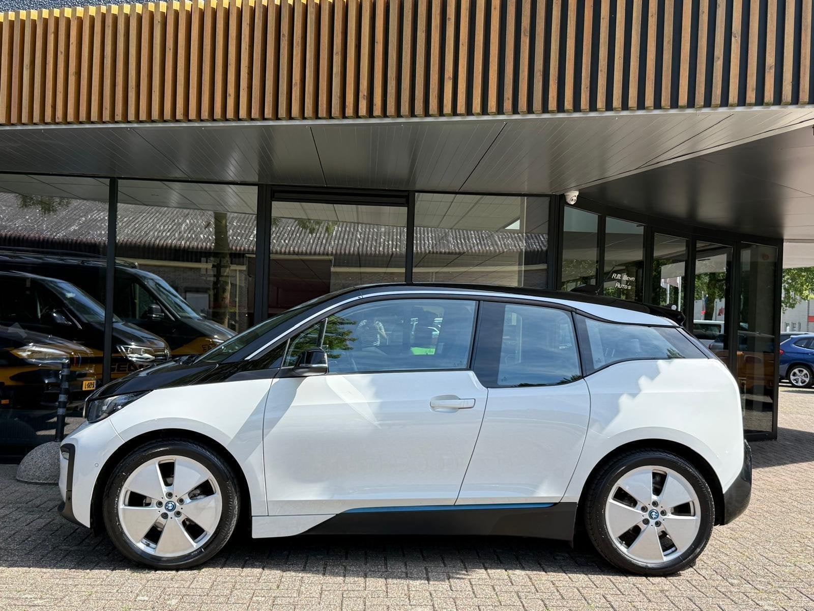 BMW i3 Basis iPerformance 94Ah 33 kWh, Auto's, Automaat, Achterwielaandrijving, Gebruikt, 300 km