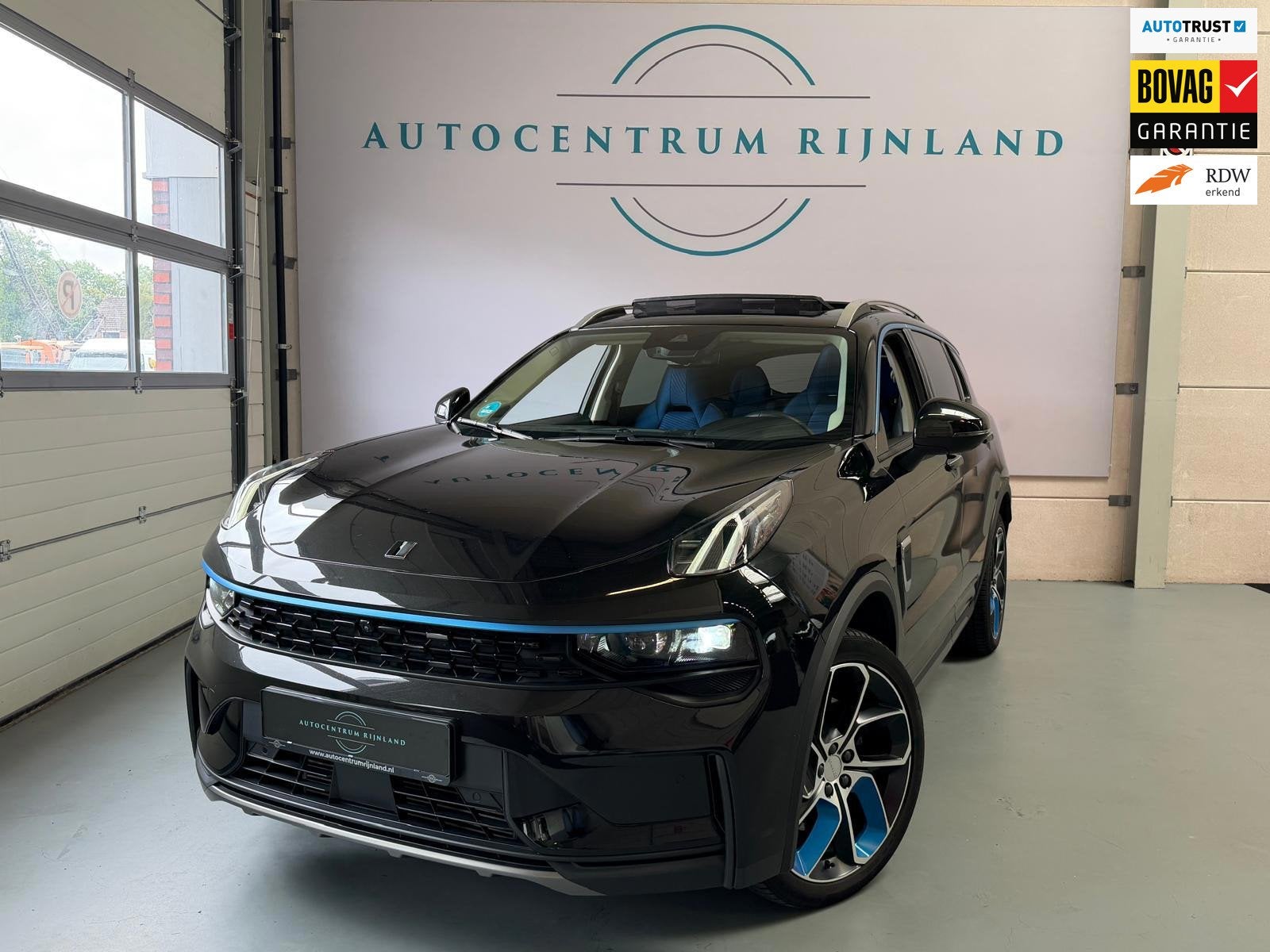 Lynk & Co 01 1.5 PHEV 261 PK Zwarte Hemel, 1 Jaar Bovag Gara, Stof, 1800 kg, Zwart, Plug-in hybride