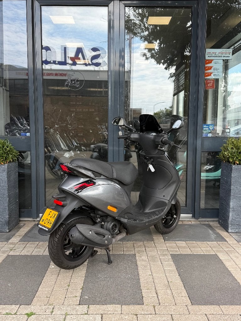 Piaggio Zip IGET E5 | 2022 | 19.400km | Alphaset | Led, Gebruikt, Maximaal 45 km/u, Zip, Benzine