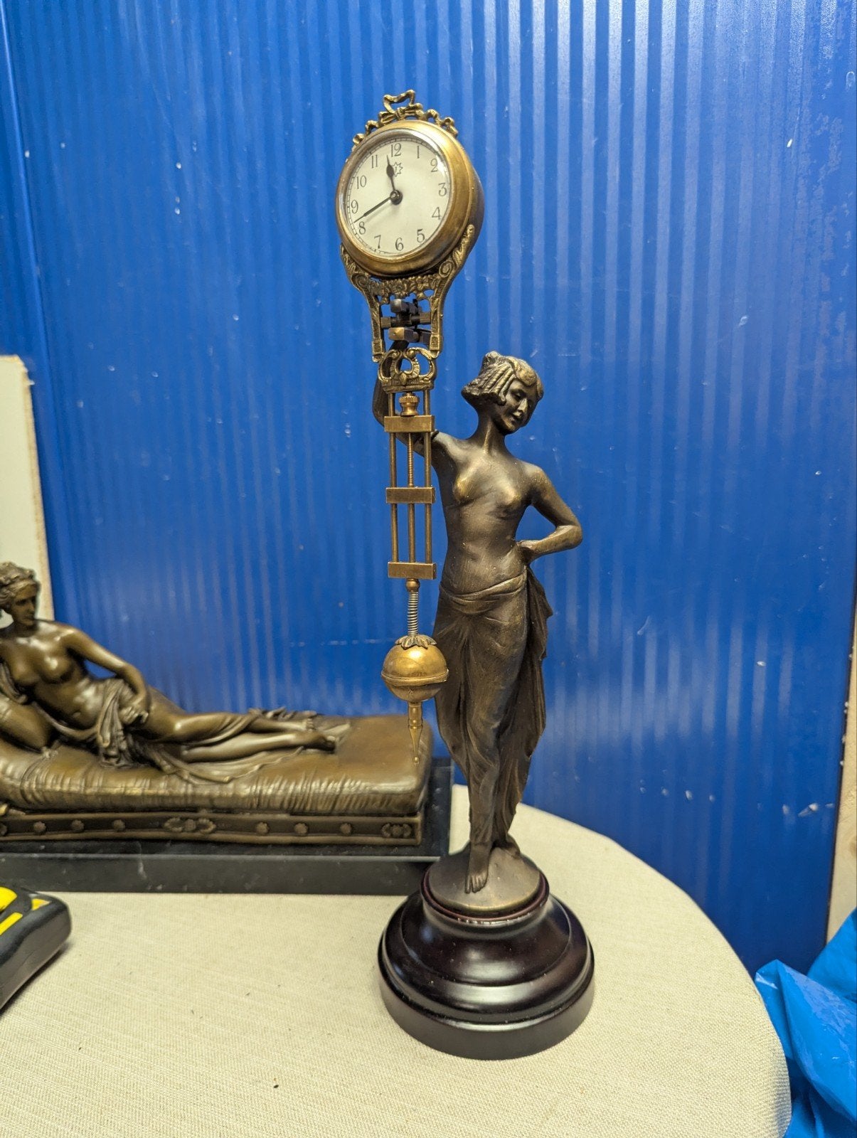 Art Deco style  bronzen klok met figuur van dame, Antiek en Kunst, Ophalen of Verzenden