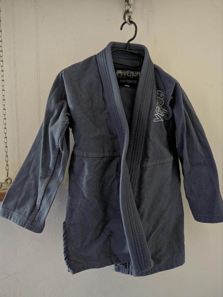 Te koop: Venum pak grijs C2, Ophalen of Verzenden, Zo goed als nieuw, Grijs, Algemeen