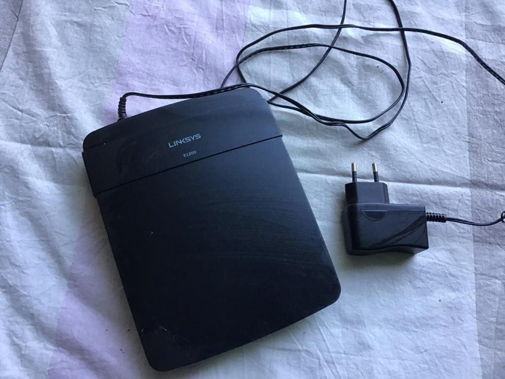 Linksys E1200 Router - Draadloze N300 Router, Ophalen of Verzenden, Gebruikt, Router