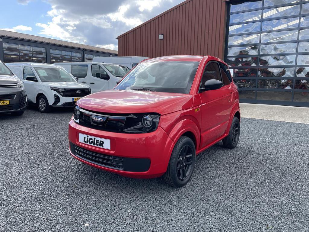 Ligier MYLI NIEUW IDEAL DIESEL E5+ (bj 2026, automaat), Auto's, USB, Zwart, 24 maanden, Leder