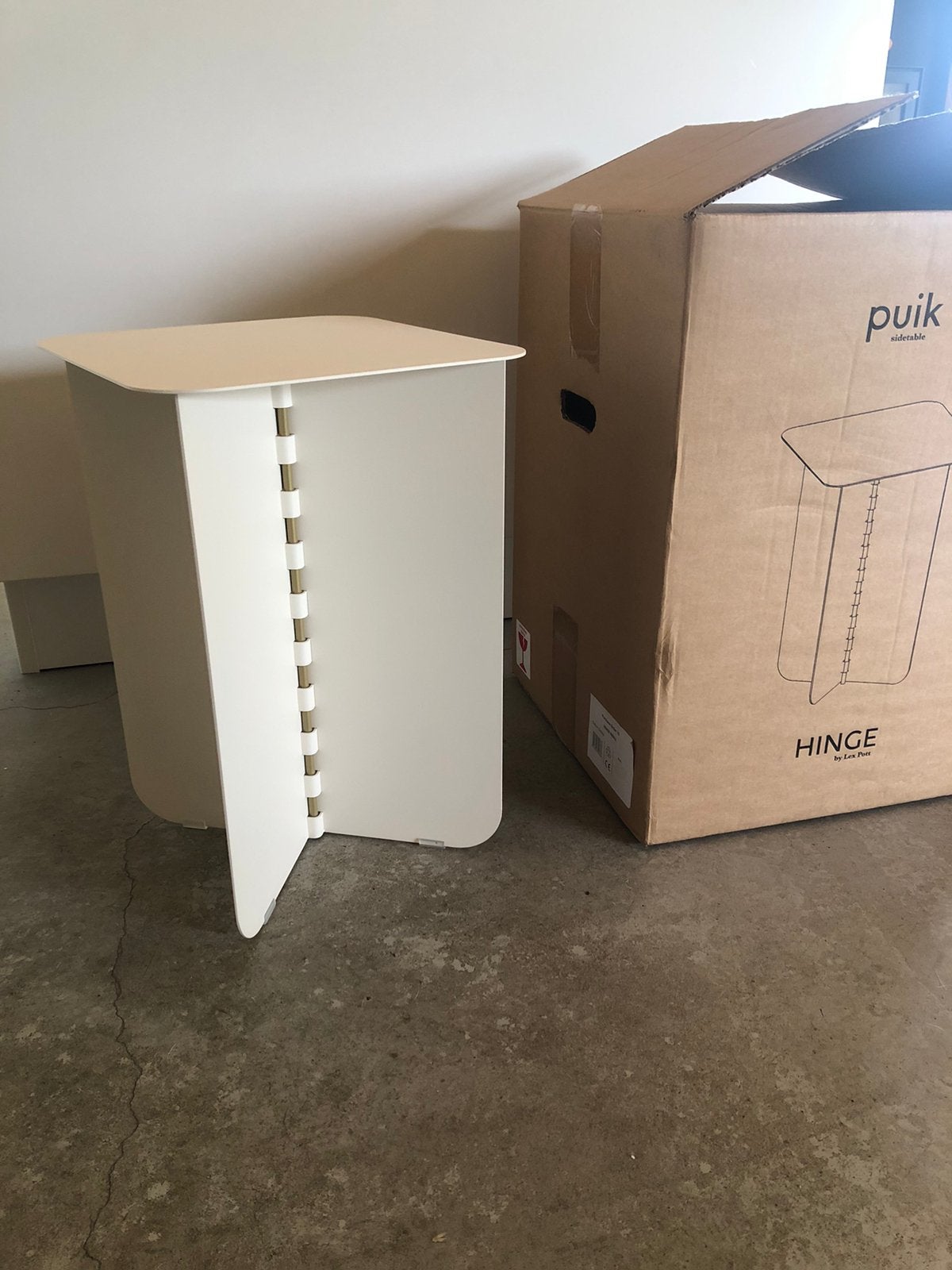 Lex Pott design for Puik creme-goud tafeltje, Minder dan 45 cm, Minder dan 55 cm, Metaal of Aluminium, Rond