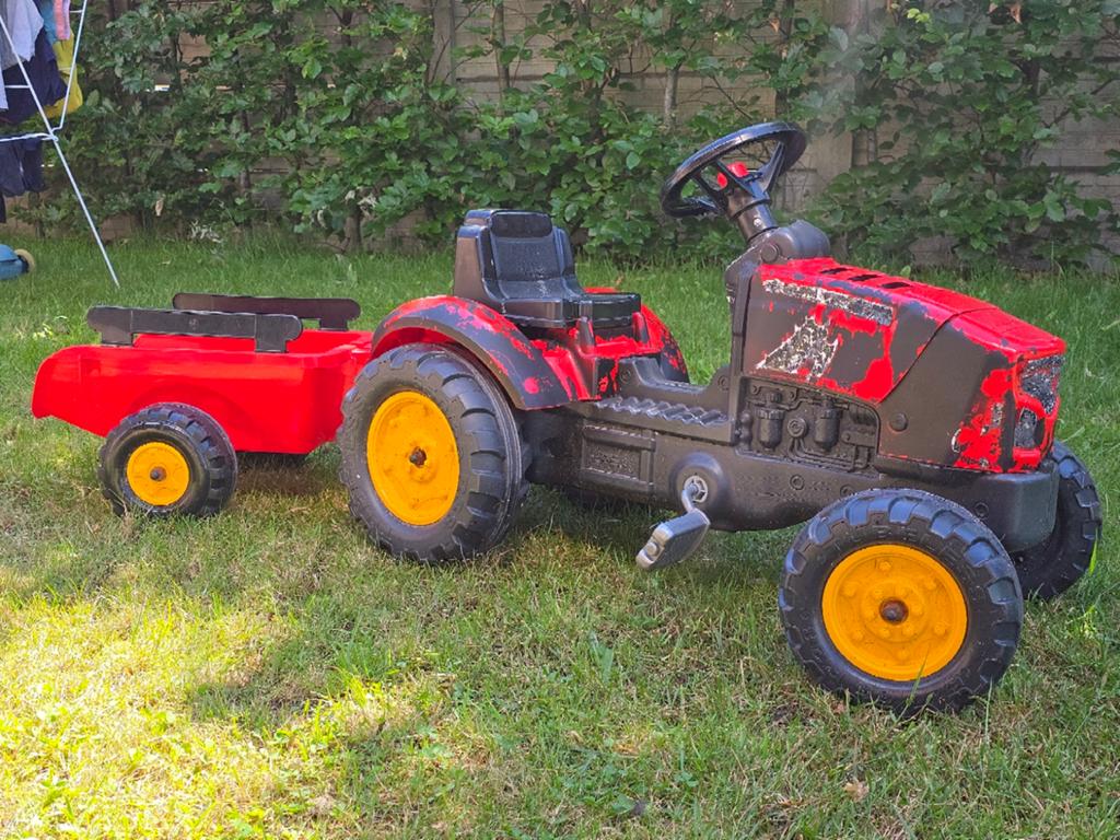 Rode traptractor met aanhanger - Gebruikt, Kinderen en Baby's, Speelgoed | Speelgoedvoertuigen, Ophalen, Gebruikt