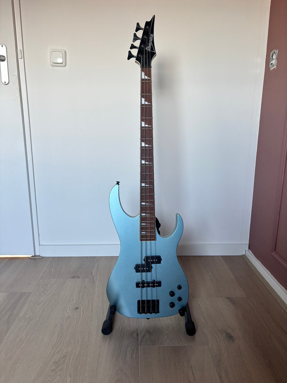 Ibanez RGB300-SDM Soda Blue Matte basgitaar