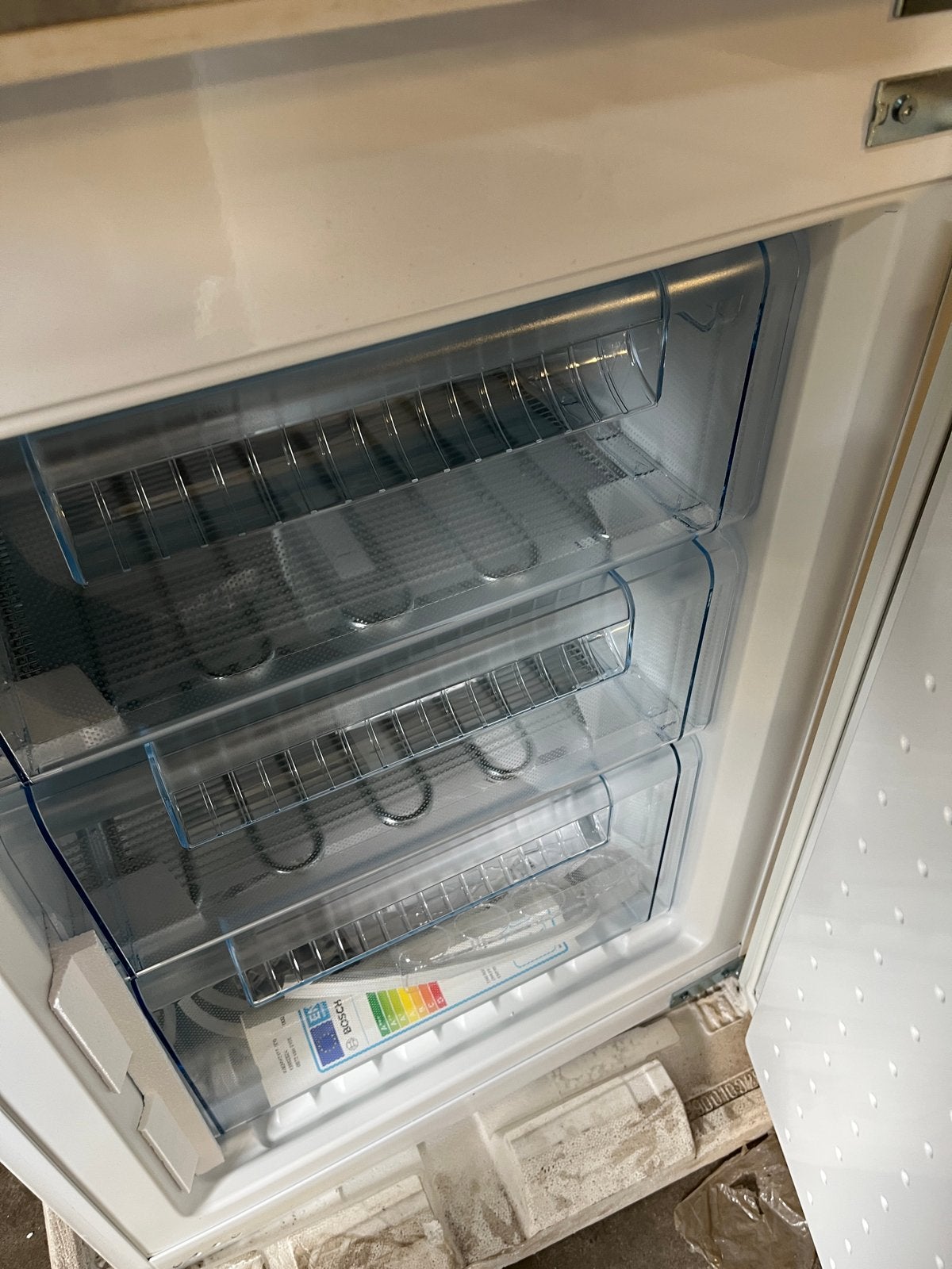 Nieuwe Bosch Koel-vriescombinatie - Ongebruikt, Ophalen, 200 liter of meer, 60 cm of meer, Met aparte vriezer