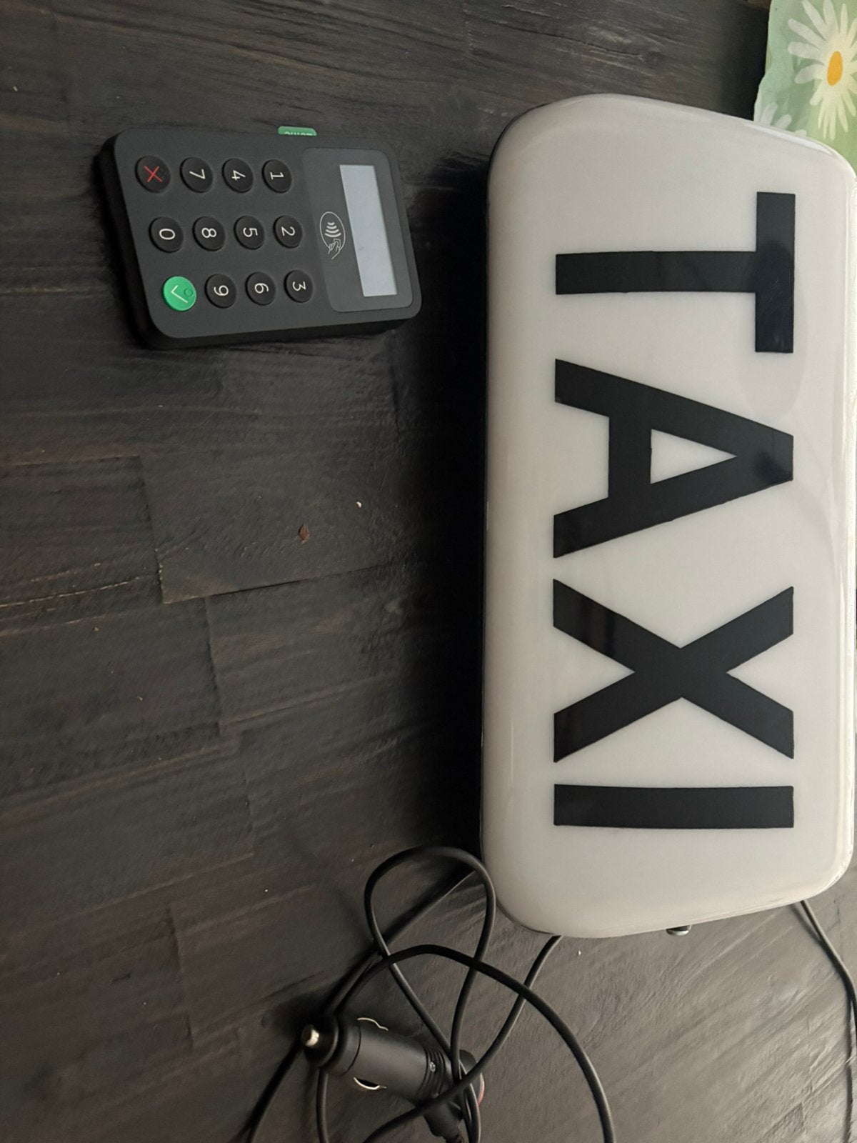 Taxi dakbord en izettle reader 2, Ophalen, Zo goed als nieuw