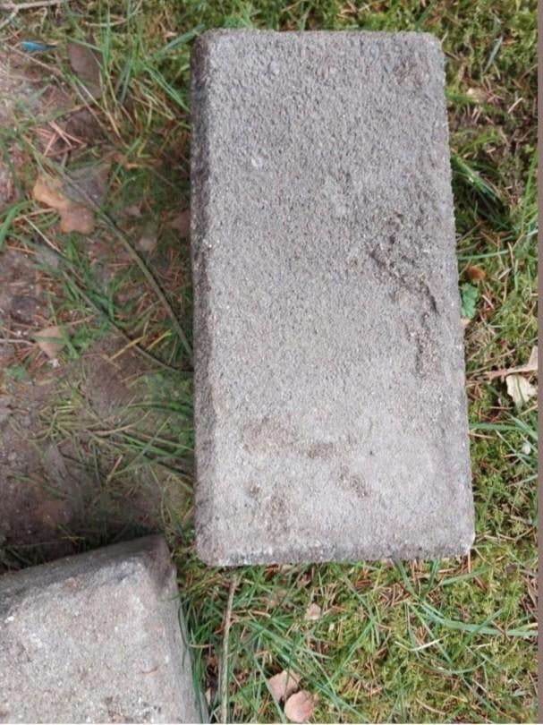 Gratis af te halen.Ongeveer 15 m2 betonklinkers., Tuin en Terras, Tegels en Klinkers, Ophalen, Gebruikt, Beton, Klinkers