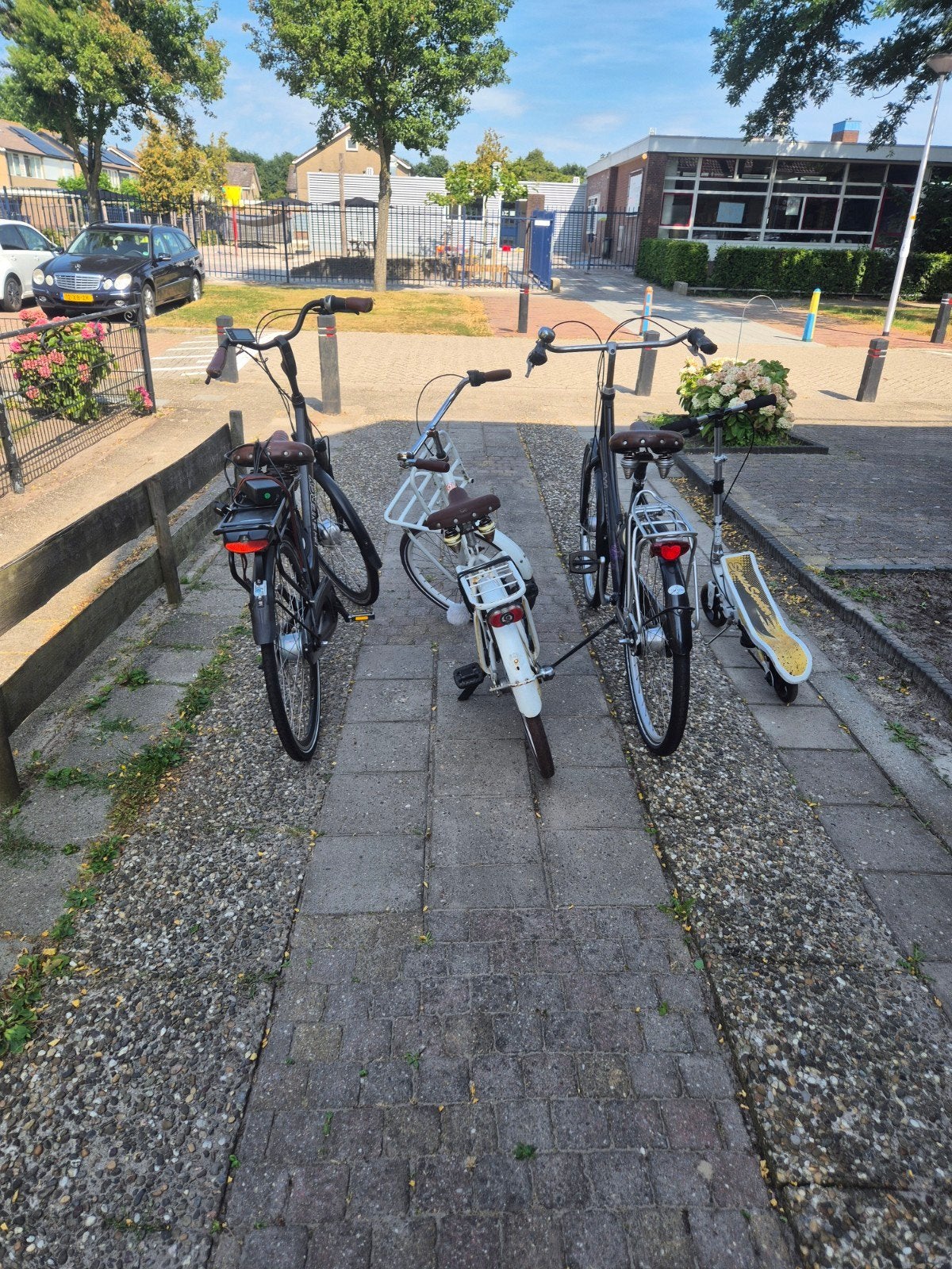 Drie fietsen en een step te koop, Gebruikt, Velgrem, Versnellingen, Batavus