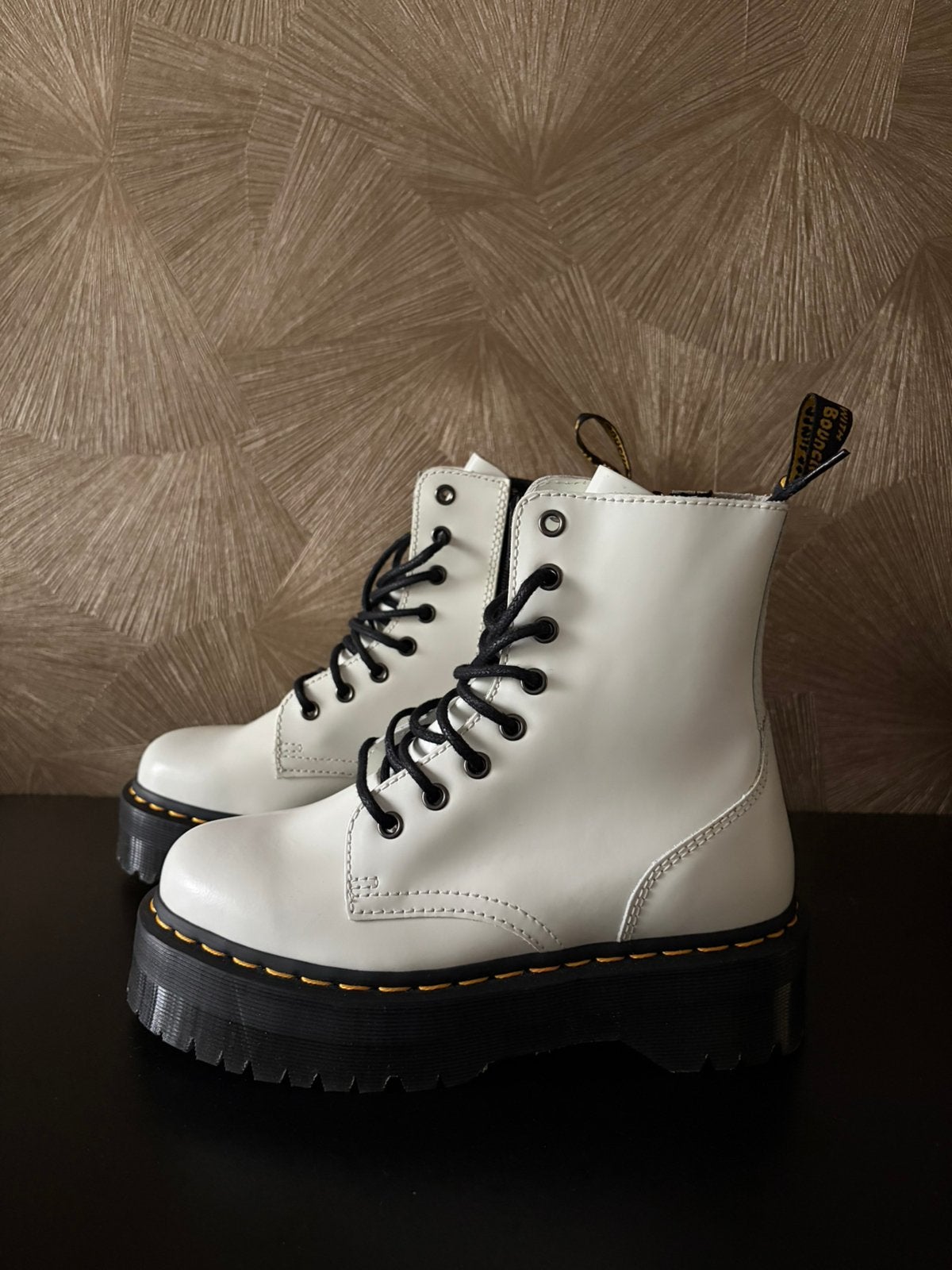 Dr martens maat 38, Verzenden, Wit, Lage of Enkellaarzen, Nieuw