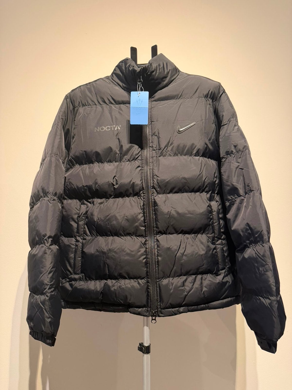 Nike NOCTA Puffer Jas Zwart - Nieuw (M, L), Kleding | Heren, Ophalen of Verzenden, Nieuw, Maat 52/54 (L), Zwart