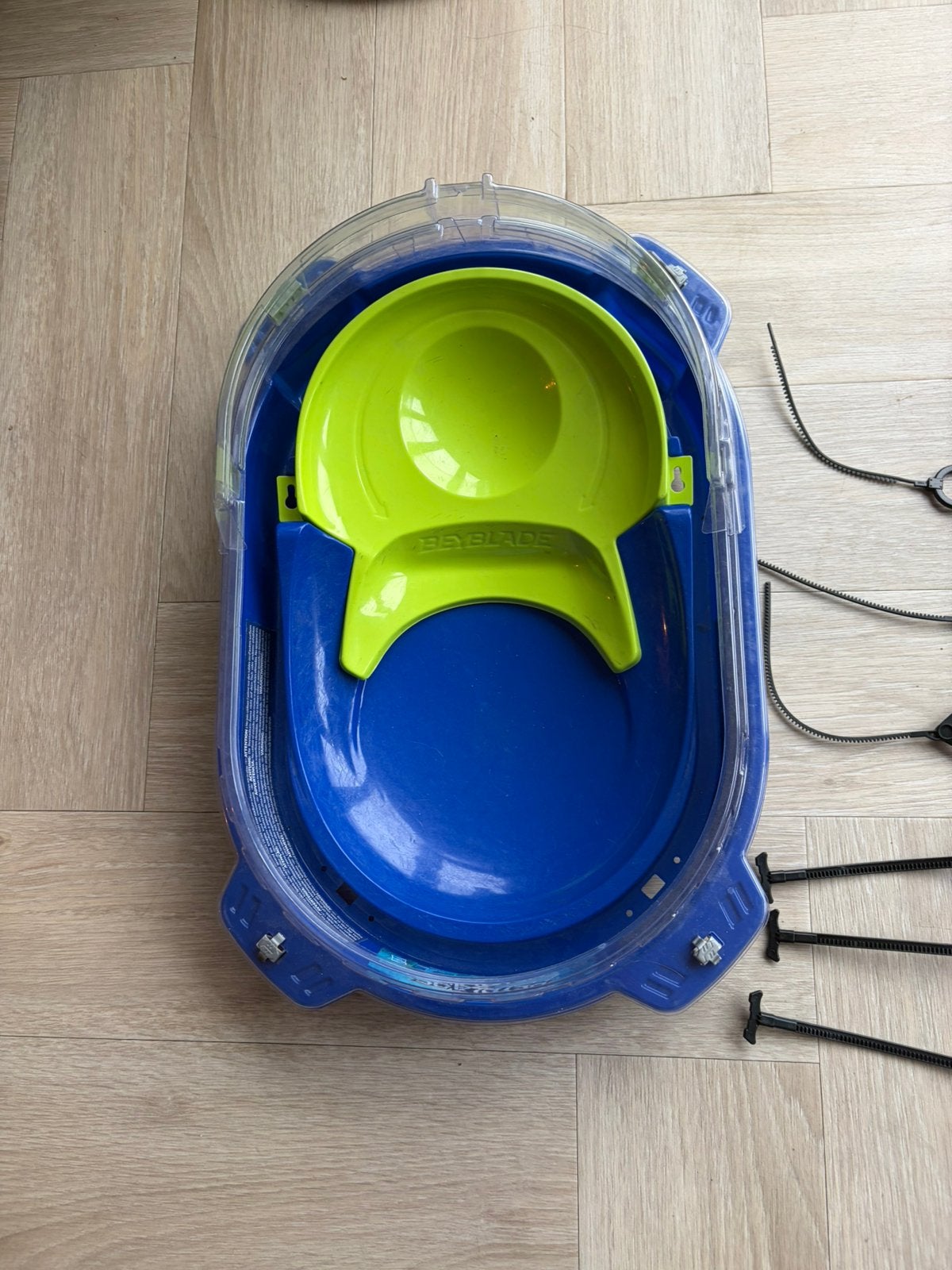 Beyblade arena met verschillende beyblades, Ophalen of Verzenden, Gebruikt, Jongen of Meisje