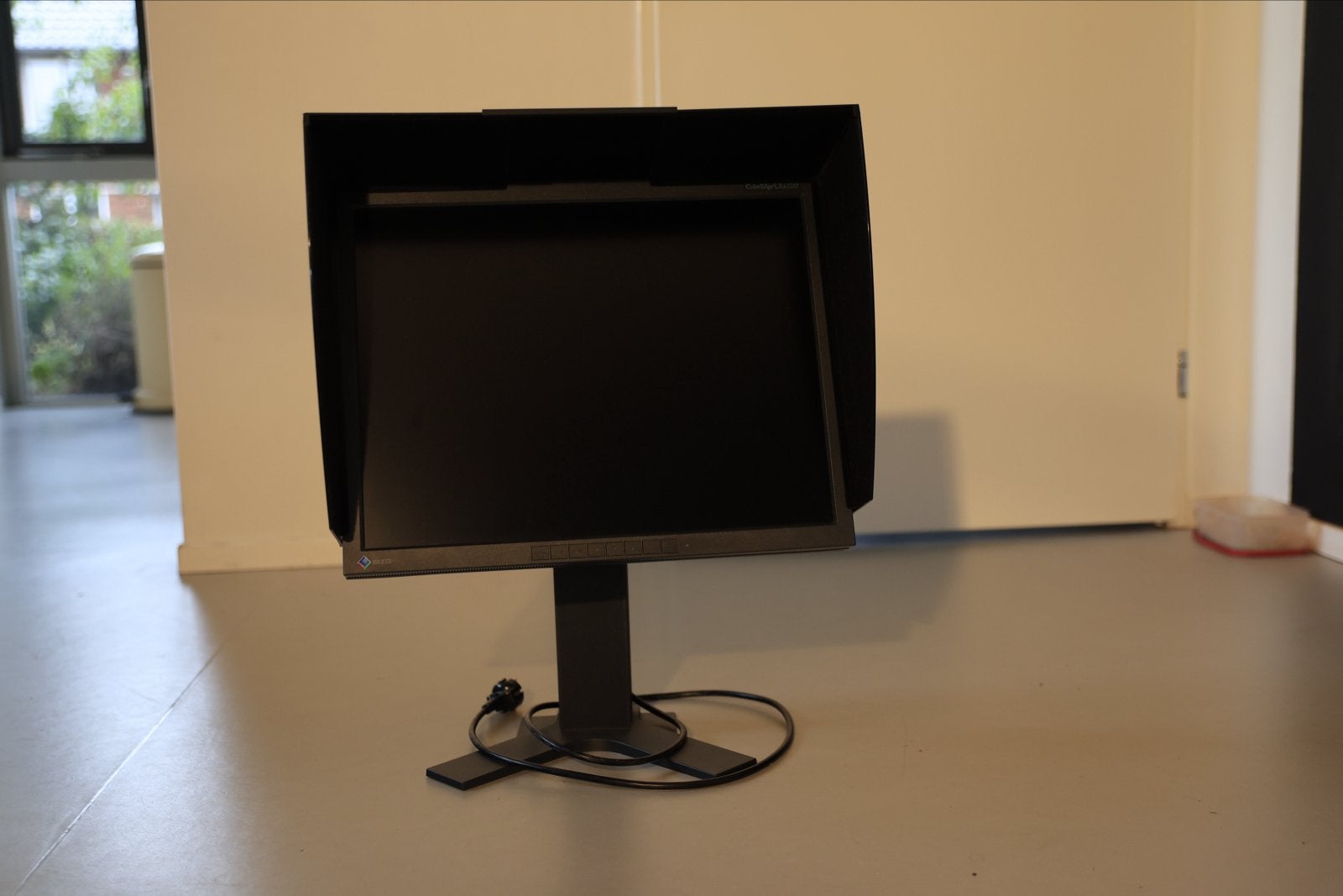 EIZO ColorEdge CG210 Monitor met zonnekap, Ophalen, Gebruikt, In hoogte verstelbaar