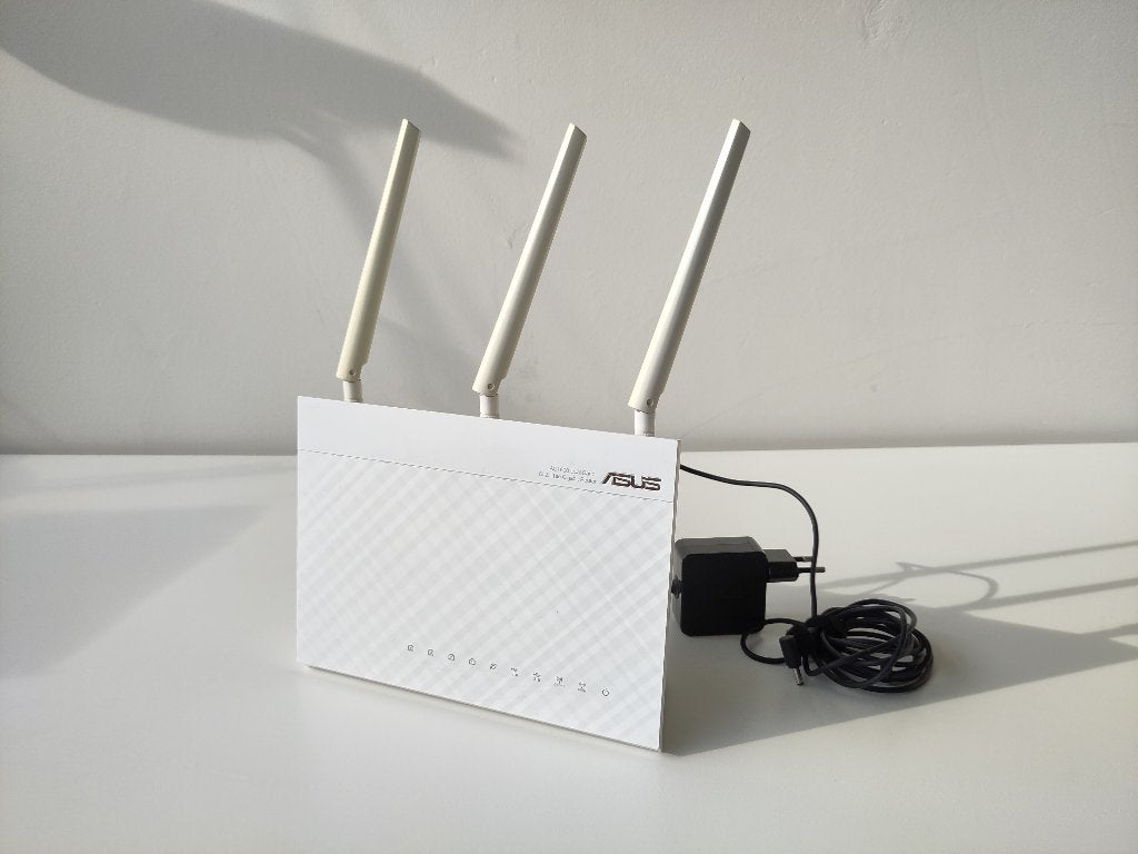 Asus RT-AC68U Stabiele router moet sterk signaal, Computers en Software, Ophalen of Verzenden, Gebruikt, Router, Asus router