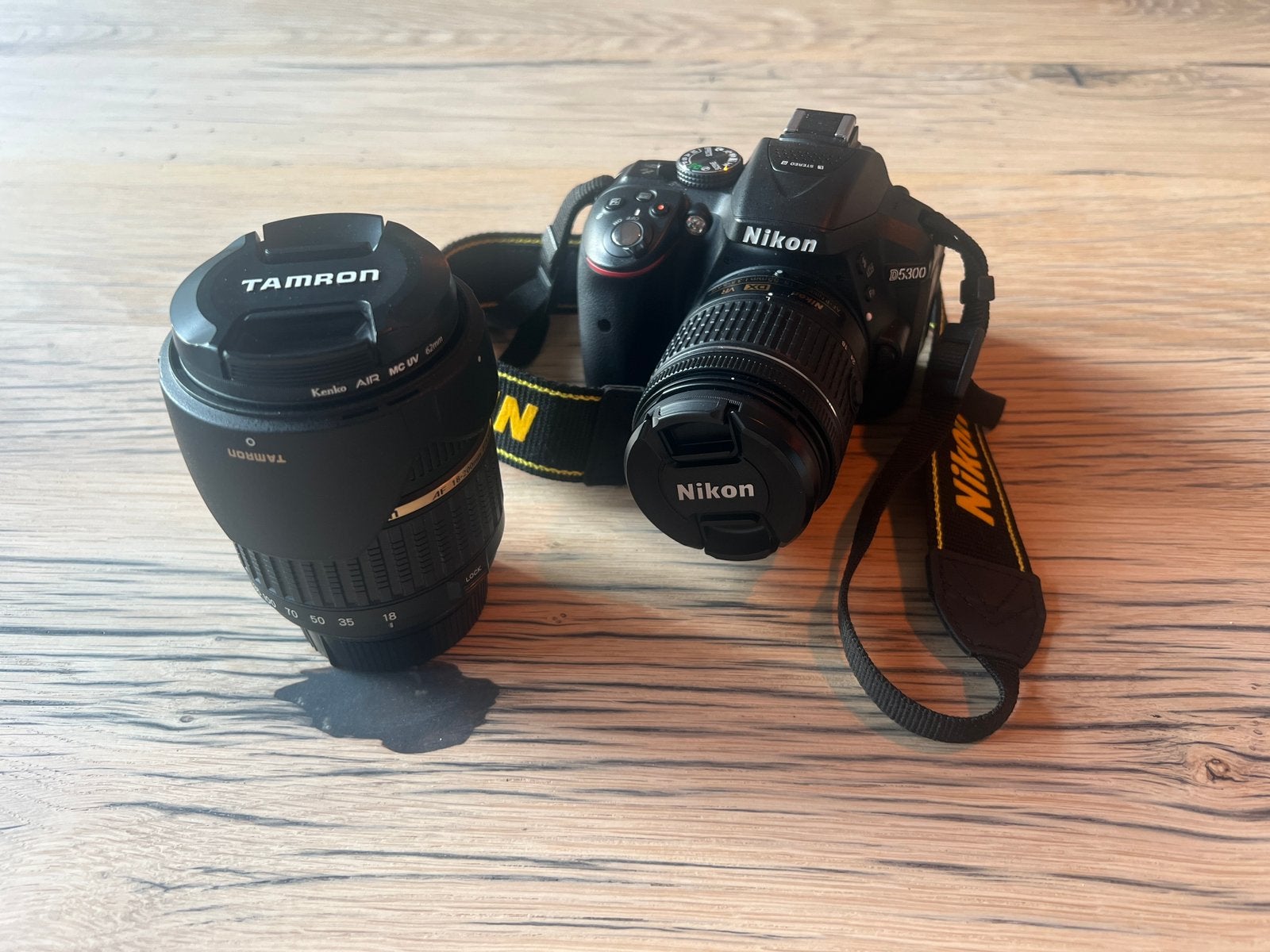 Nikon D5300 + 18-55mm + Tamron 18-200mm | 950 clicks, Ophalen, Spiegelreflex, Zo goed als nieuw, Nikon