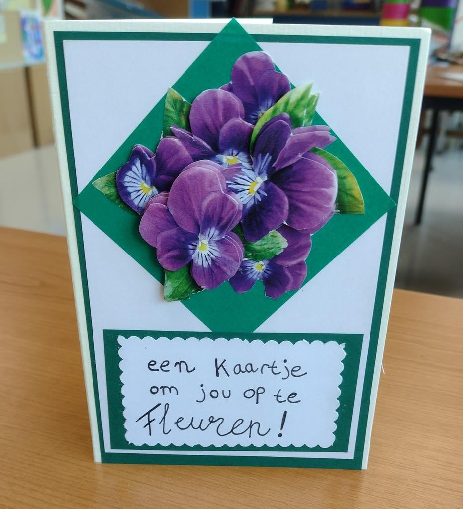 Zelfgemaakte Beterschaps kaart - Paarse Bloemen., Ophalen of Verzenden, Nieuw, Overige thema's