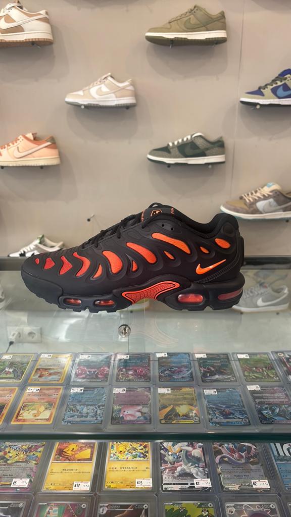 Nike TN Air Plus Bred Zwart Rood Maat 45 Nieuw, Kleding | Heren, Schoenen, Zwart, Nieuw, Ophalen of Verzenden, Sneakers of Gympen