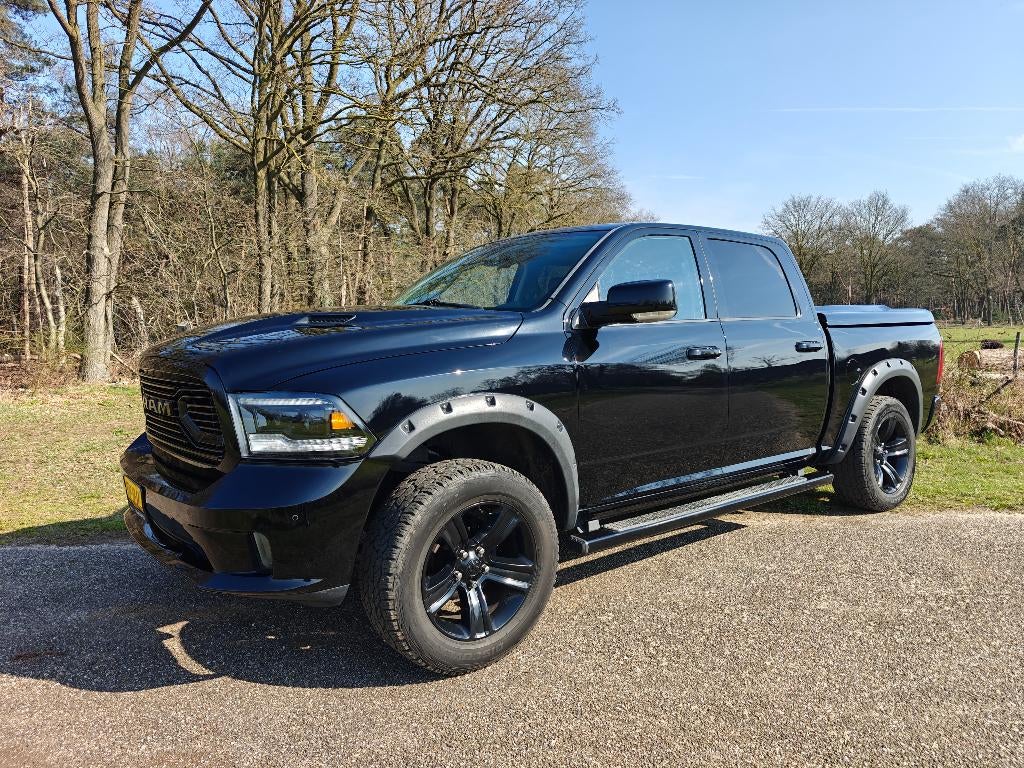 ram 1500 5.7 marge! magnaflow morimoto 170.000KM verhoogd, Automaat, 5654 cc, Zwart, Leder