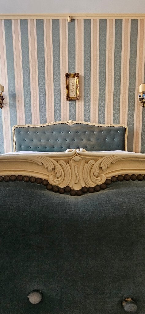 Een ledikant / 2 persoons bed in Franse brocante stijl, Ophalen, Gebruikt, Frans Brocante, 210 cm