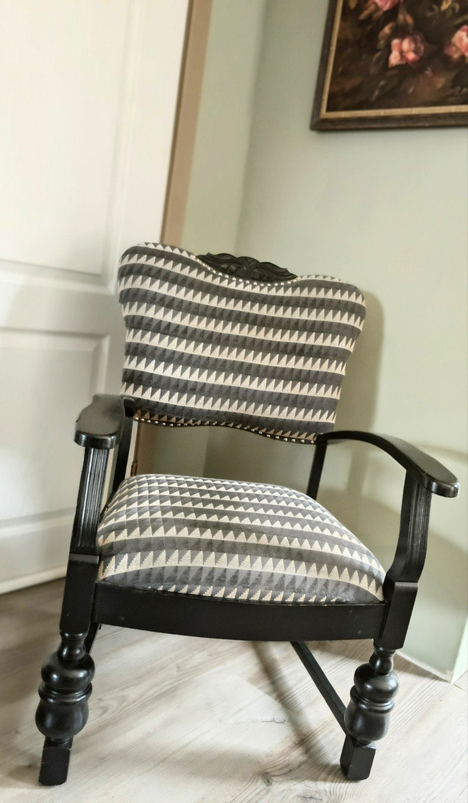 Vintage stoel met uniek patroon en houtsnijwerk, Antiek en Kunst, Antiek | Meubels | Stoelen en Banken, Ophalen