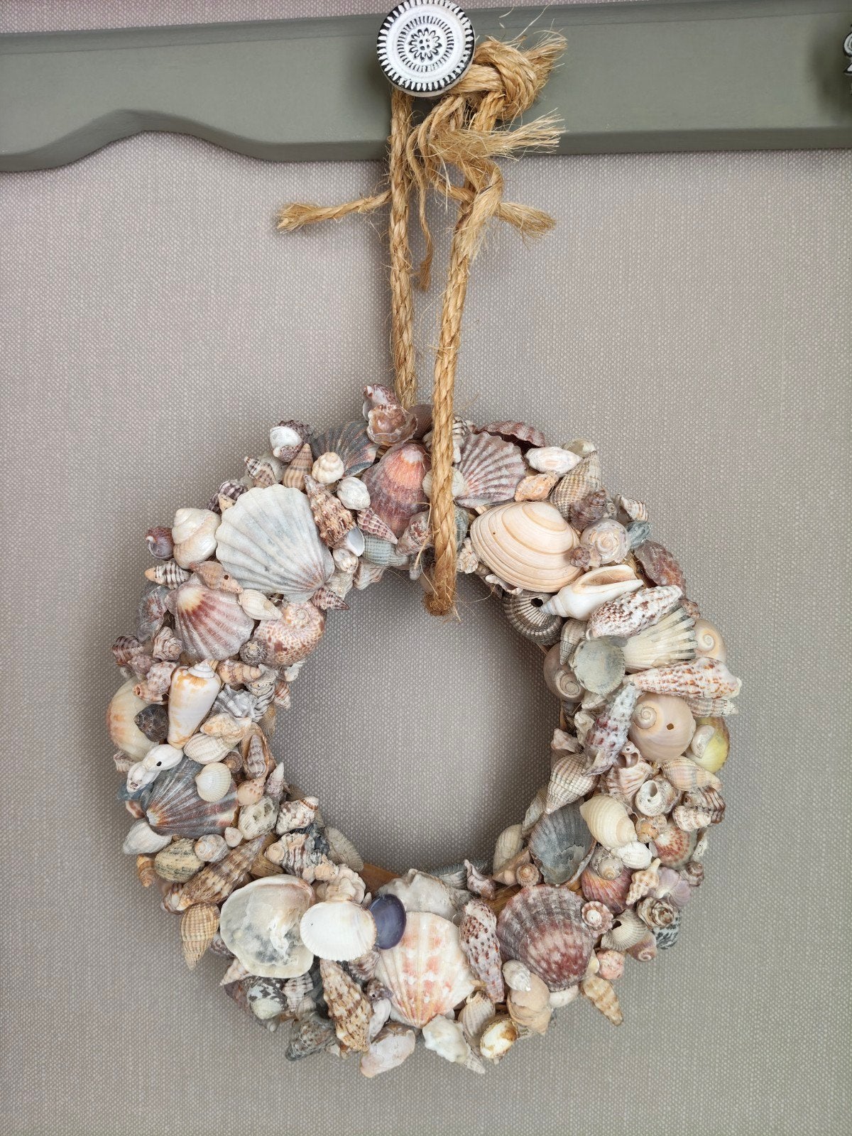 Rivièra Maison schelpenkrans 24 cm – prachtige woondecoratie, Ophalen of Verzenden, Zo goed als nieuw
