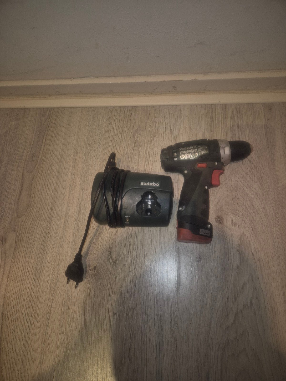 Metabo accuboormachine met lader, Gebruikt, Variabele snelheid, Ophalen of Verzenden, Boor- en Schroefmachine