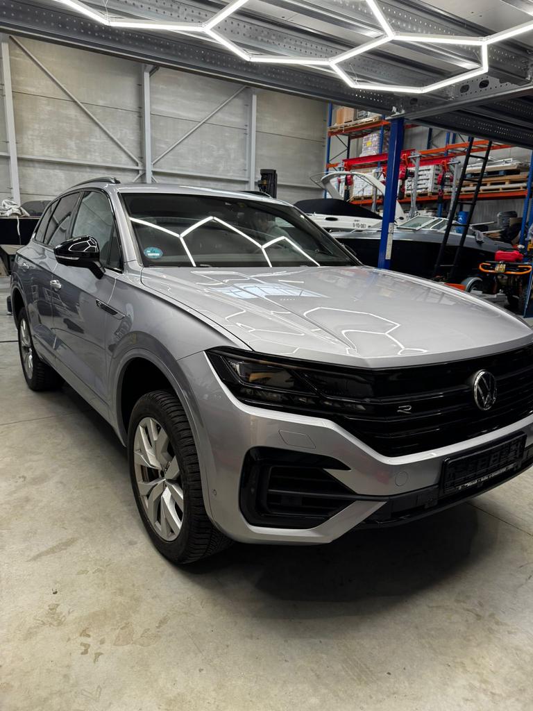 Volkswagen Touareg R 3.0 TSI Ehybrid 462pk 4MOTION Tiptronic, Automaat, 2995 cc, 340 pk, Vierwielaandrijving