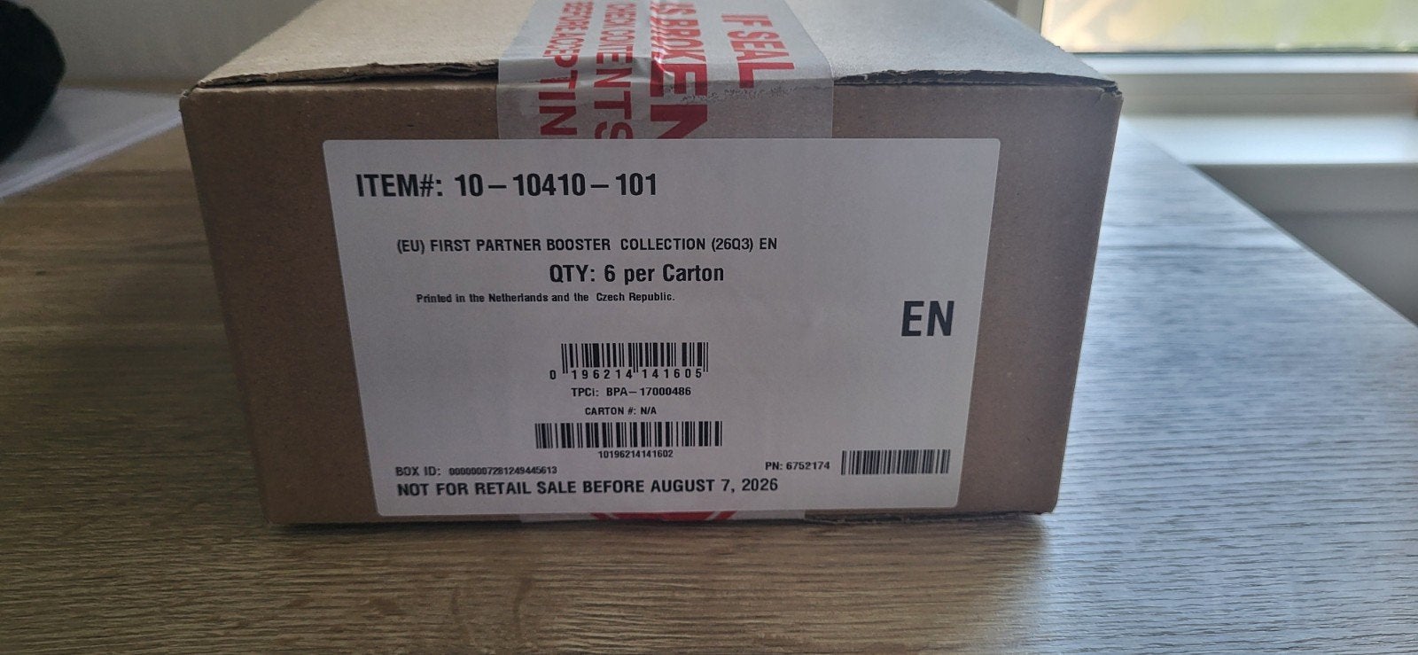 Pokémon First Partner Booster Collection Serie 3 Case Sealed, Ophalen of Verzenden, Nieuw, Boosterbox, Foil