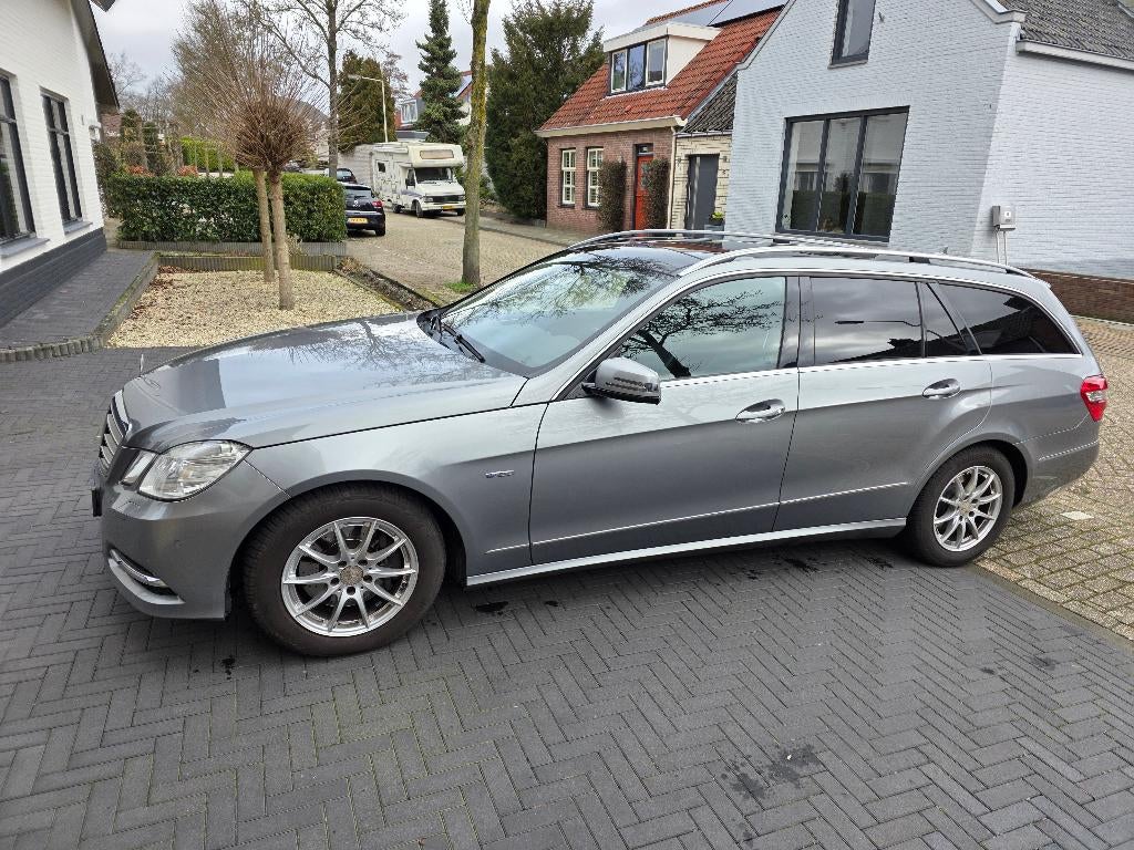 Mercedes-Benz E-Klasse E-300 Avantgarde 2011, Auto's, Mercedes-Benz, Automaat, Euro 5, Achterwielaandrijving, Zwart