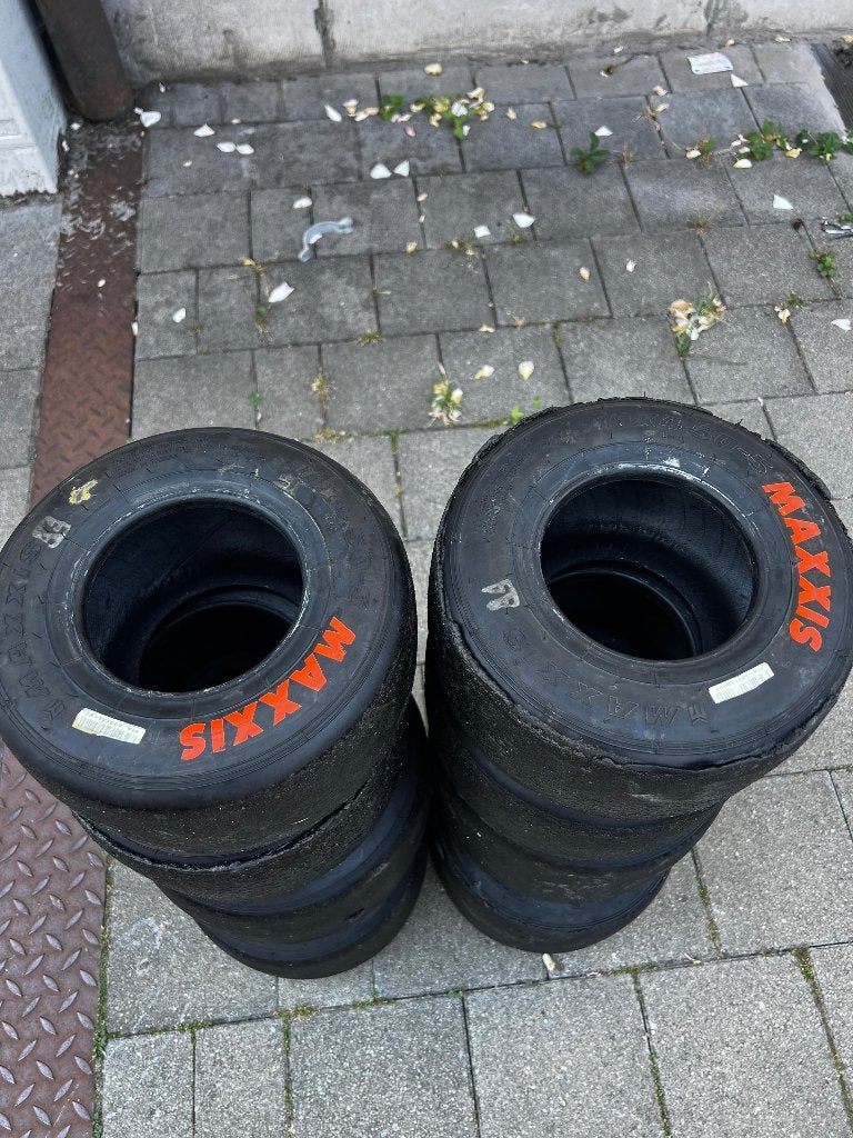 2 sets Maxxis option slicks te koop, Sport en Fitness, Karting, Ophalen of Verzenden, Gebruikt, Onderdelen Kart