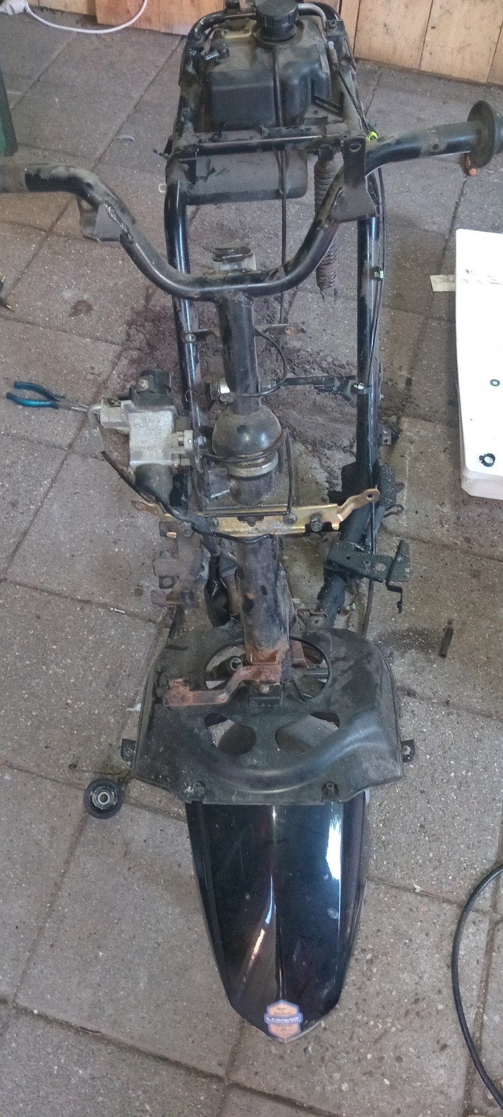 Peugeot kisbee frame met blauw kenteken, Ophalen, Gebruikt, Peugeot