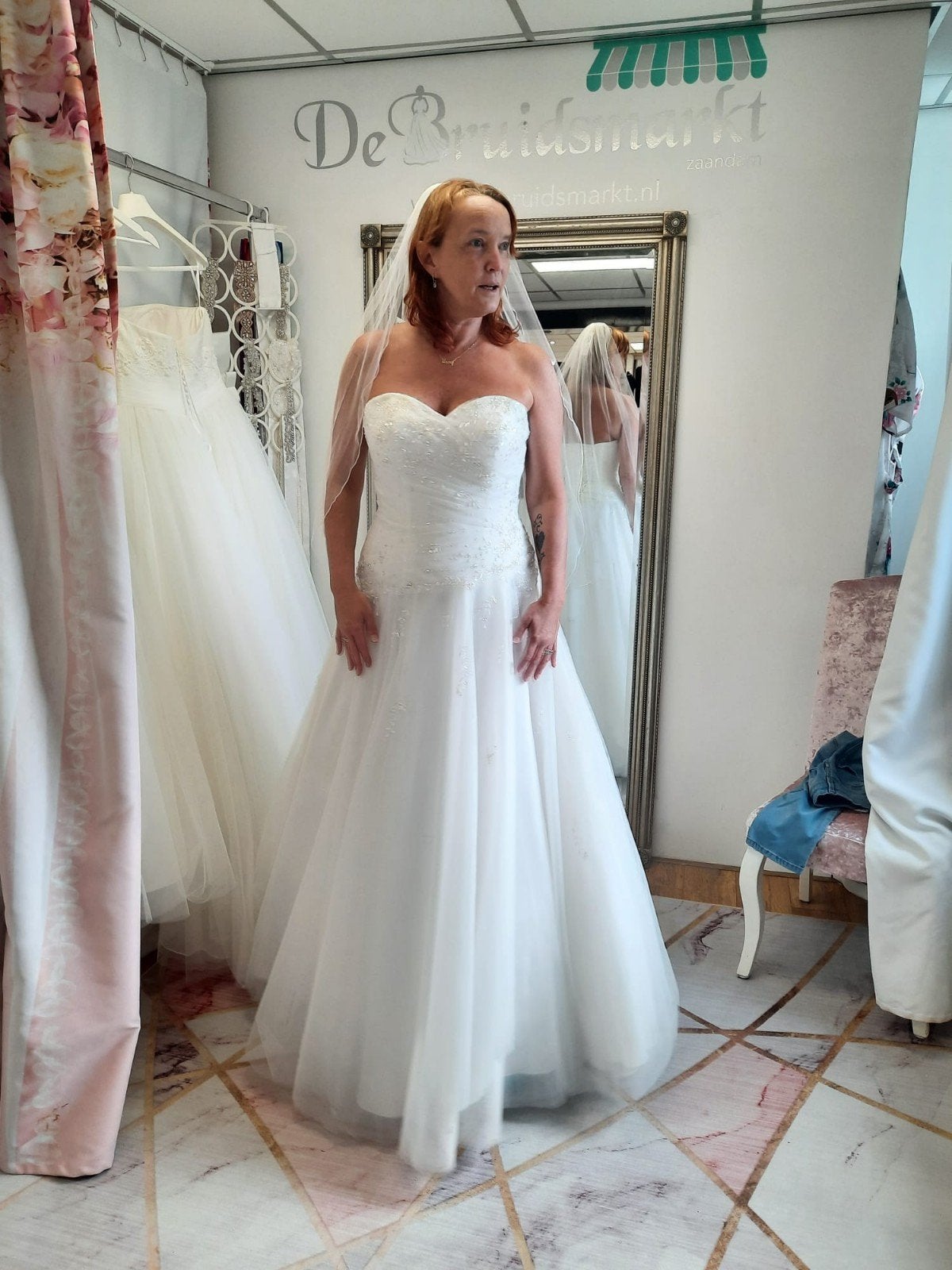 Prachtige trouwjurk mt 38 incl hoepel en corselet en sluier, Kleding | Dames, Trouwkleding en Trouwaccessoires, Ophalen, Zo goed als nieuw