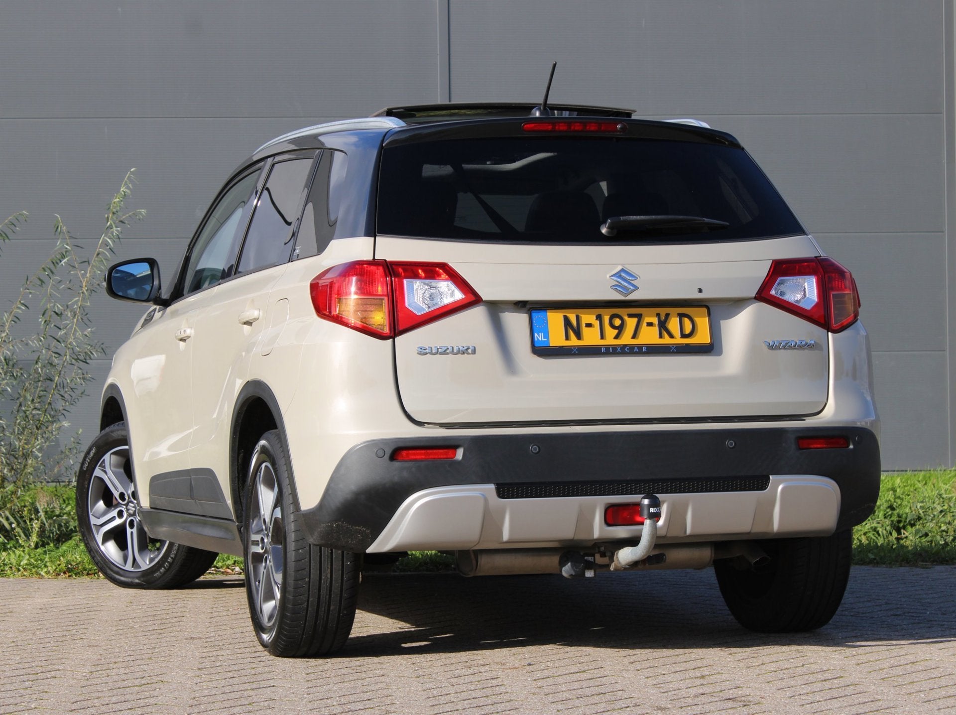 Suzuki Vitara 1.6 Exclusive Panodak Carplay Trekhaak !NIEUWB, Auto's, Voorwielaandrijving, Stof, 4 cilinders, Bruin